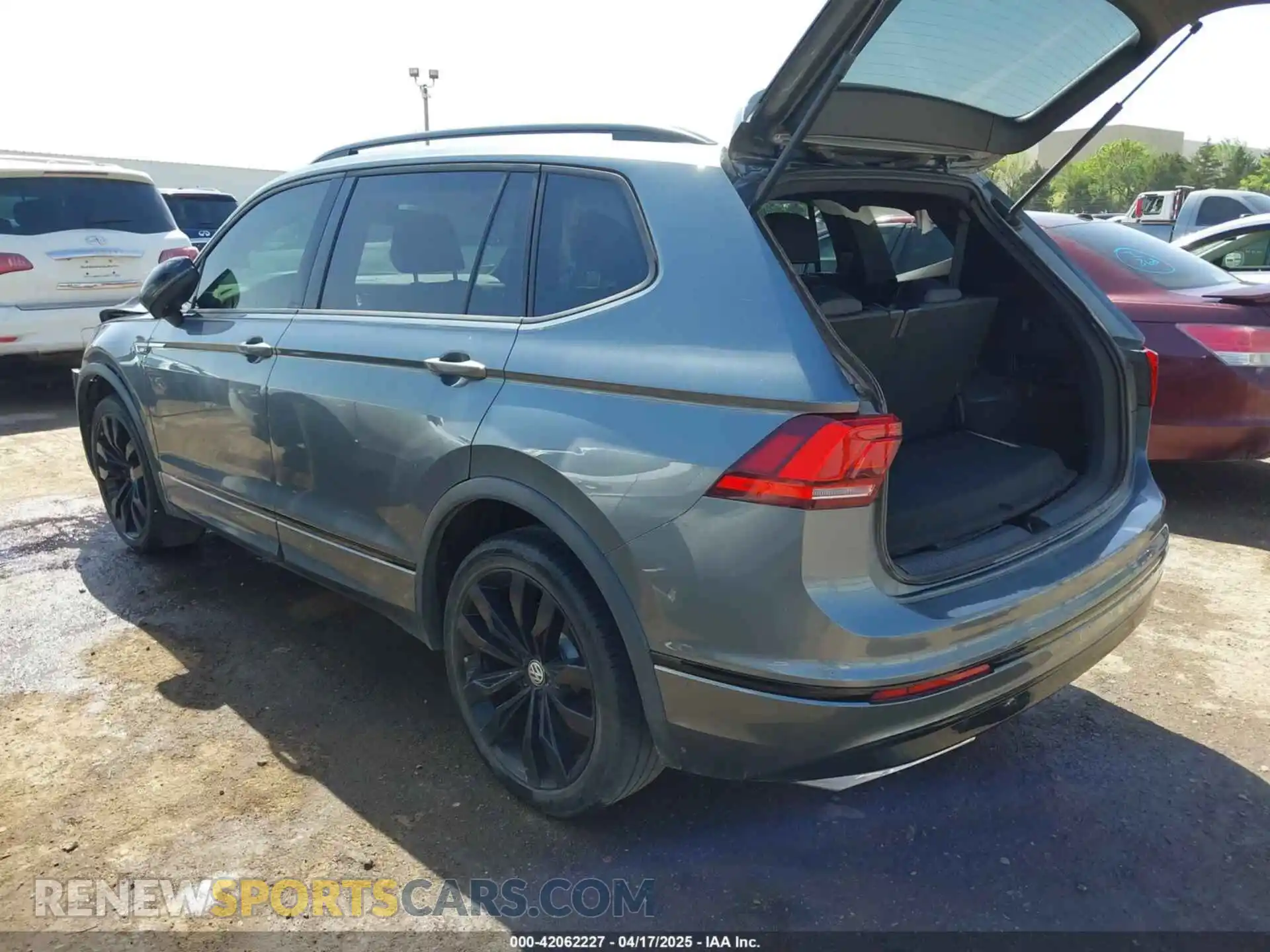 3 Photograph of a damaged car 3VV3B7AX9MM020165 VOLKSWAGEN TIGUAN 2021