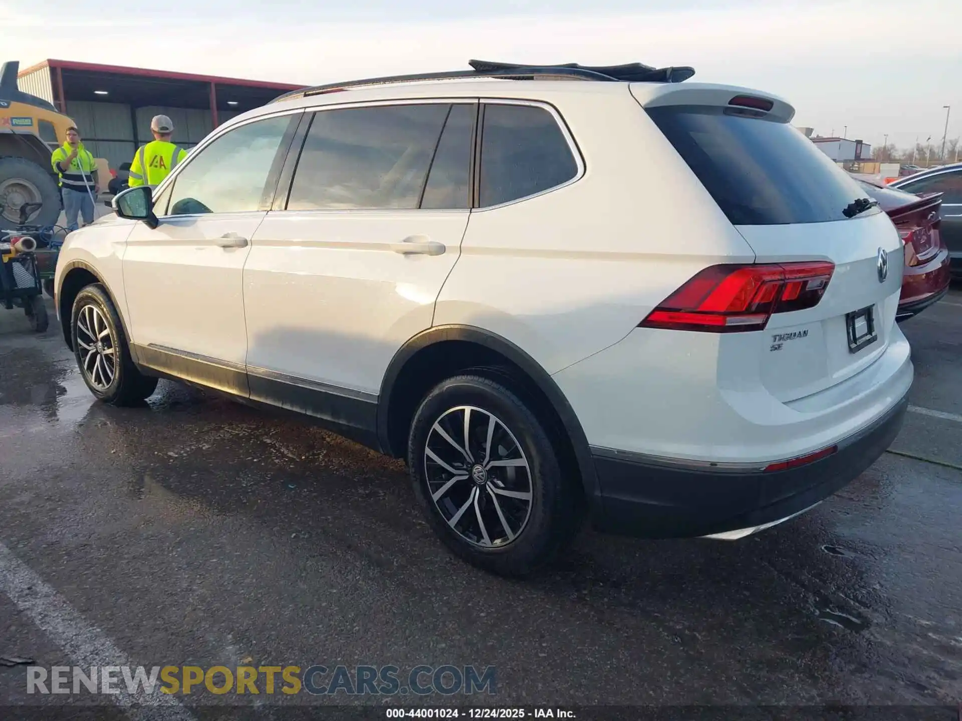 3 Photograph of a damaged car 3VV3B7AX9MM037645 VOLKSWAGEN TIGUAN 2021