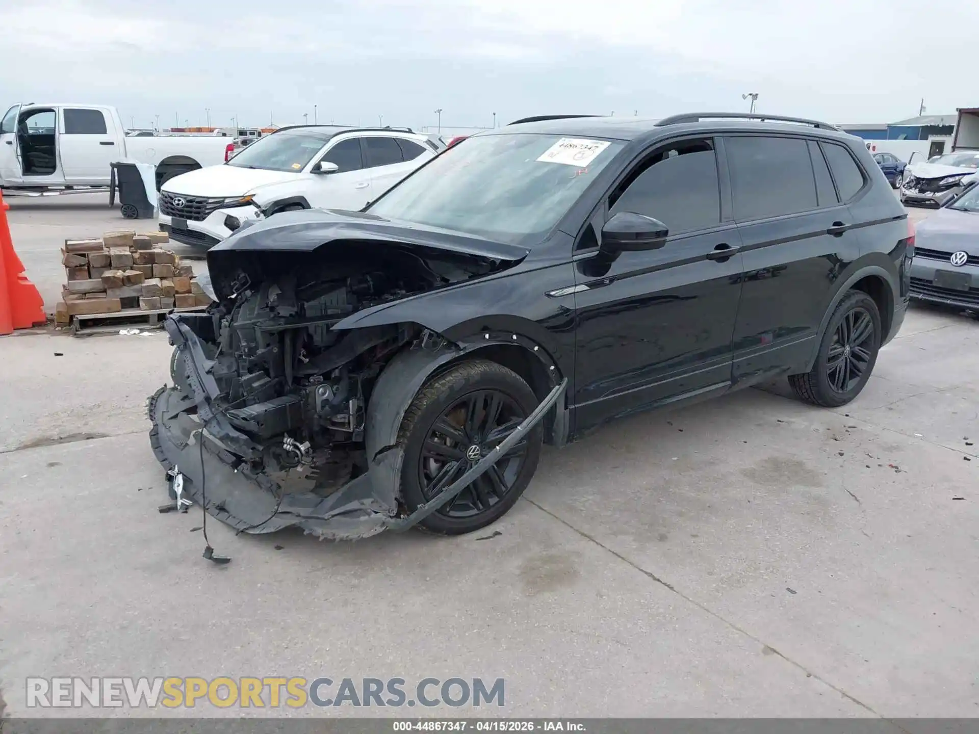 2 Photograph of a damaged car 3VVCB7AX7NM097232 VOLKSWAGEN TIGUAN 2022