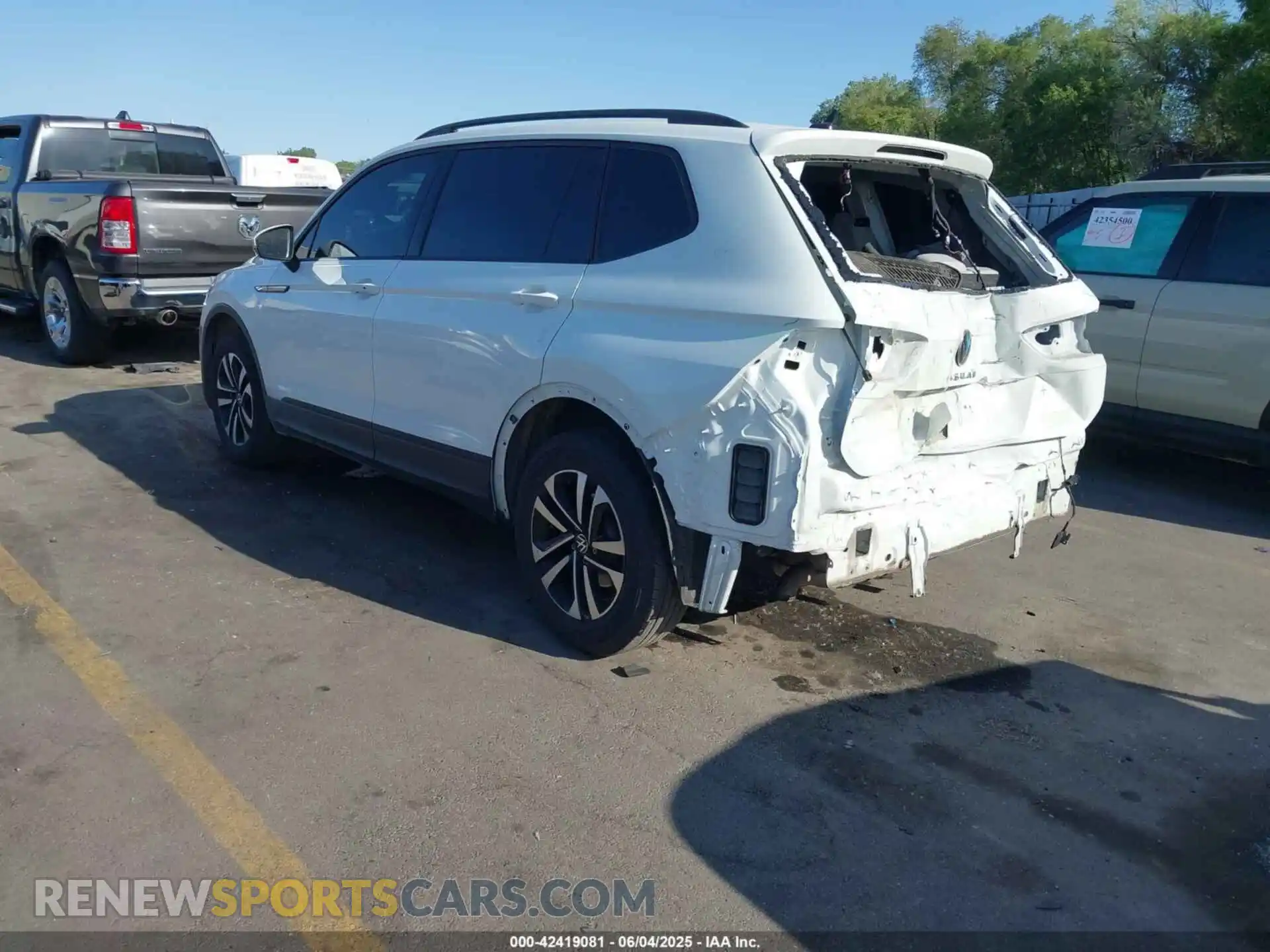3 Photograph of a damaged car 3VVRB7AX3PM065181 VOLKSWAGEN TIGUAN 2023