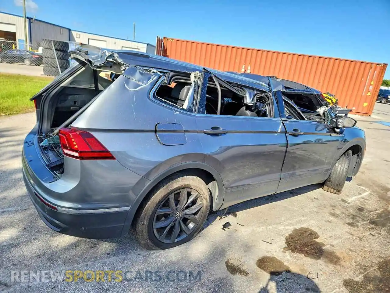 3 Photograph of a damaged car 3VV3B7AX4RM123713 VOLKSWAGEN TIGUAN 2024