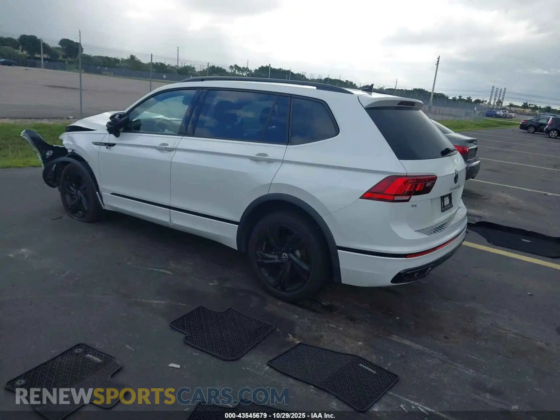 3 Photograph of a damaged car 3VVCB7AX3RM183644 VOLKSWAGEN TIGUAN 2024