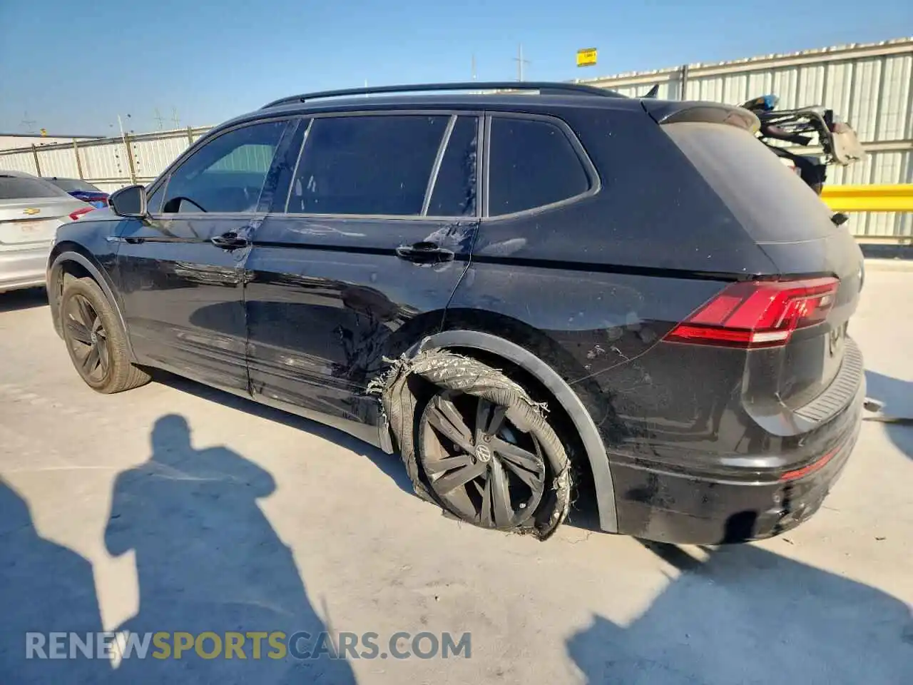 2 Фотография поврежденного автомобиля 3VVCB7AX8RM213205 VOLKSWAGEN TIGUAN 2024