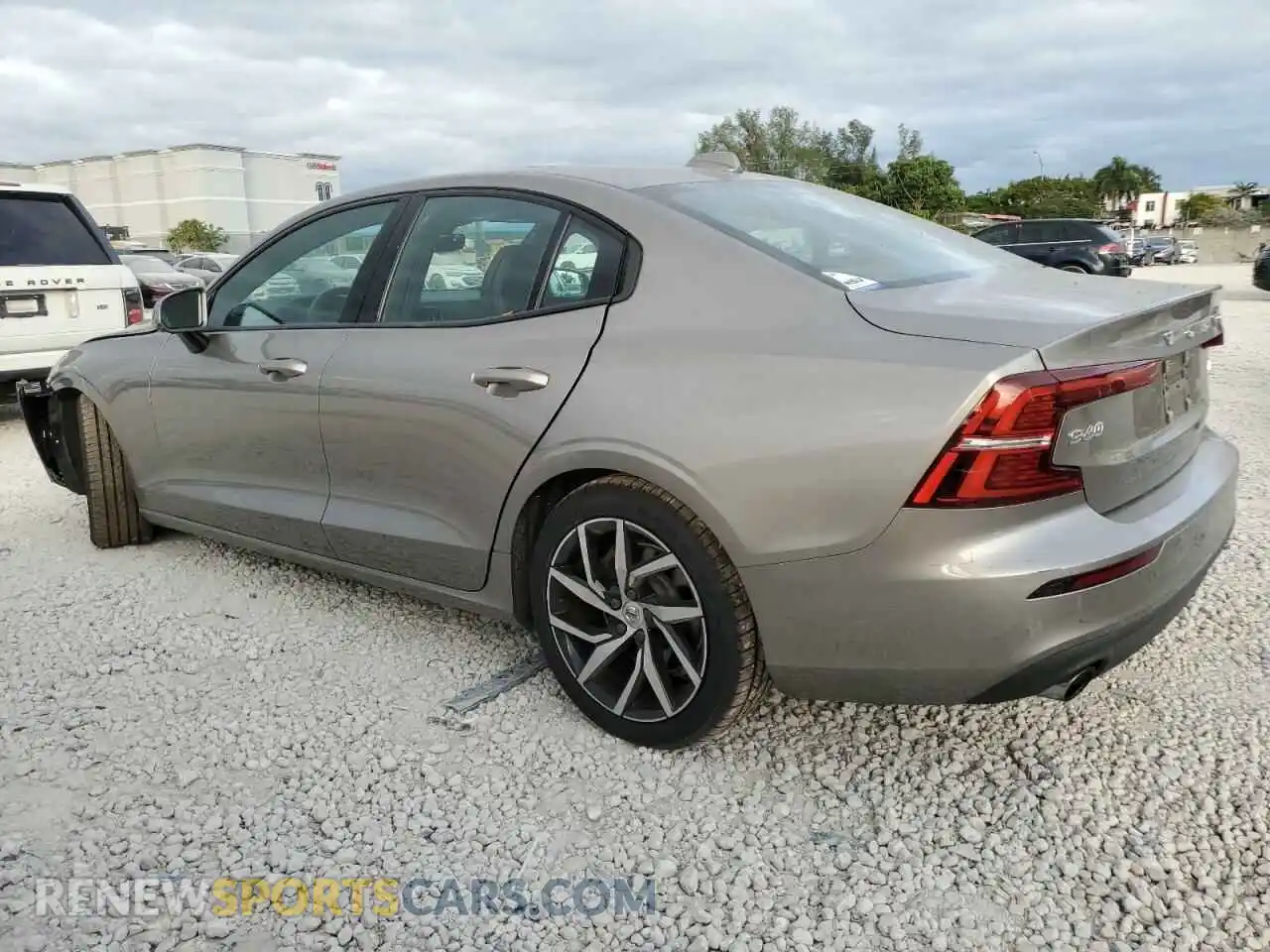 2 Photograph of a damaged car 7JR102FK2KG010033 VOLVO S60 2019