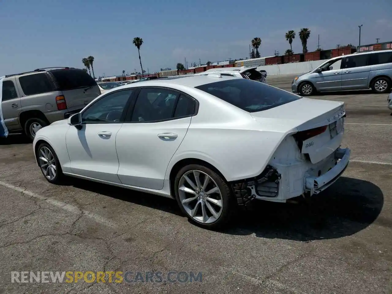 2 Photograph of a damaged car 7JR102FK2KG015698 VOLVO S60 2019