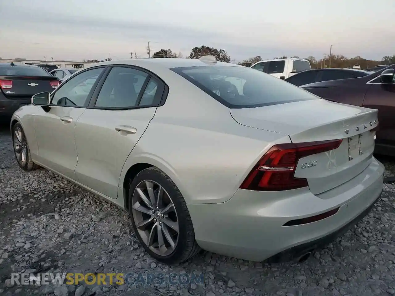 2 Photograph of a damaged car 7JR102FK6KG006731 VOLVO S60 2019