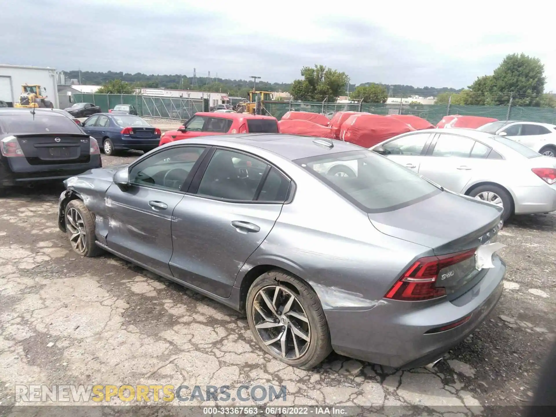3 Photograph of a damaged car 7JR102FK8KG016483 VOLVO S60 2019