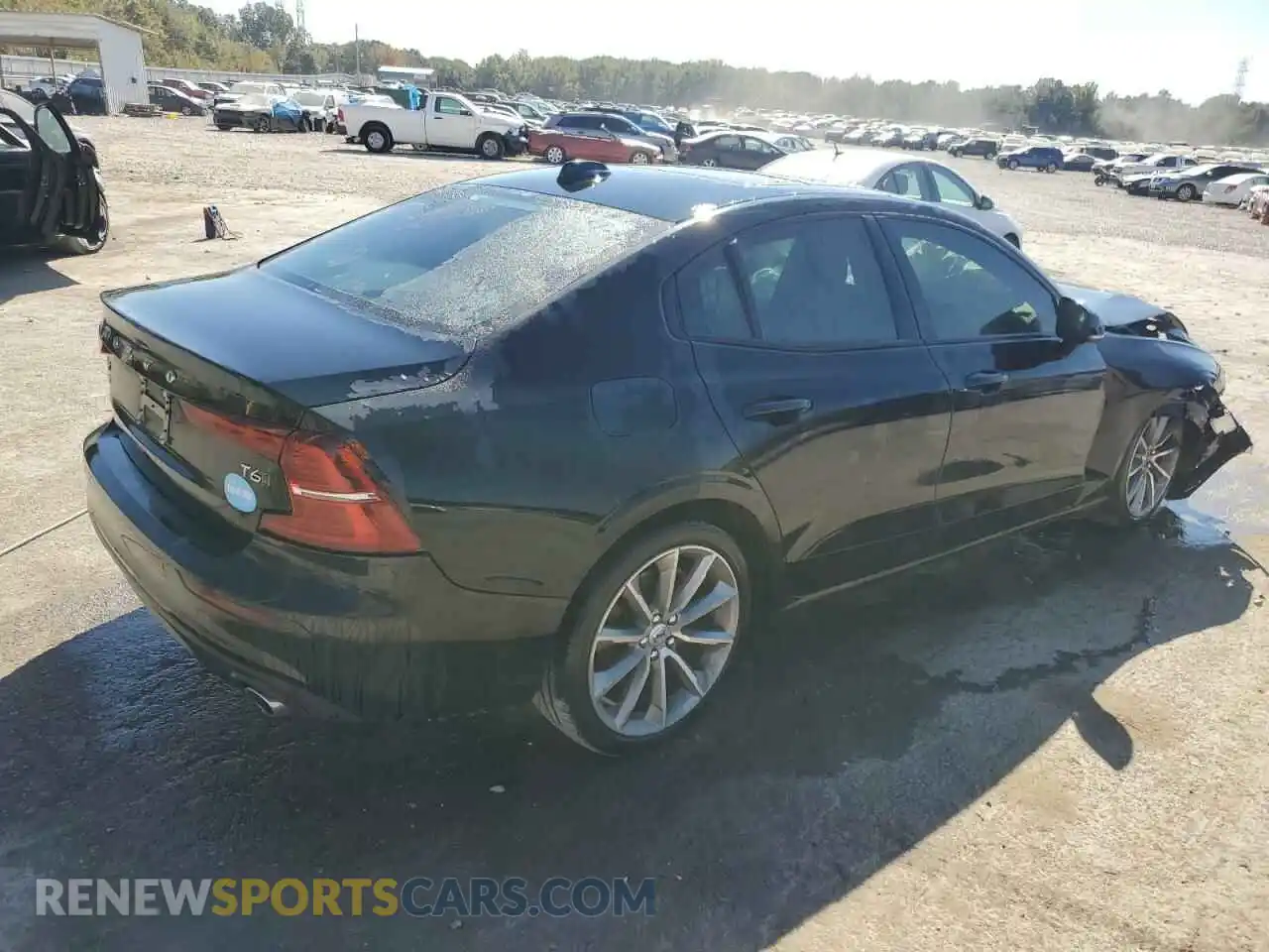 3 Photograph of a damaged car 7JRA22TK2KG013111 VOLVO S60 2019