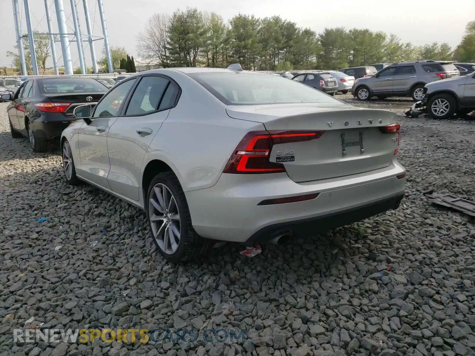 3 Photograph of a damaged car 7JRA22TK2KG014971 VOLVO S60 2019