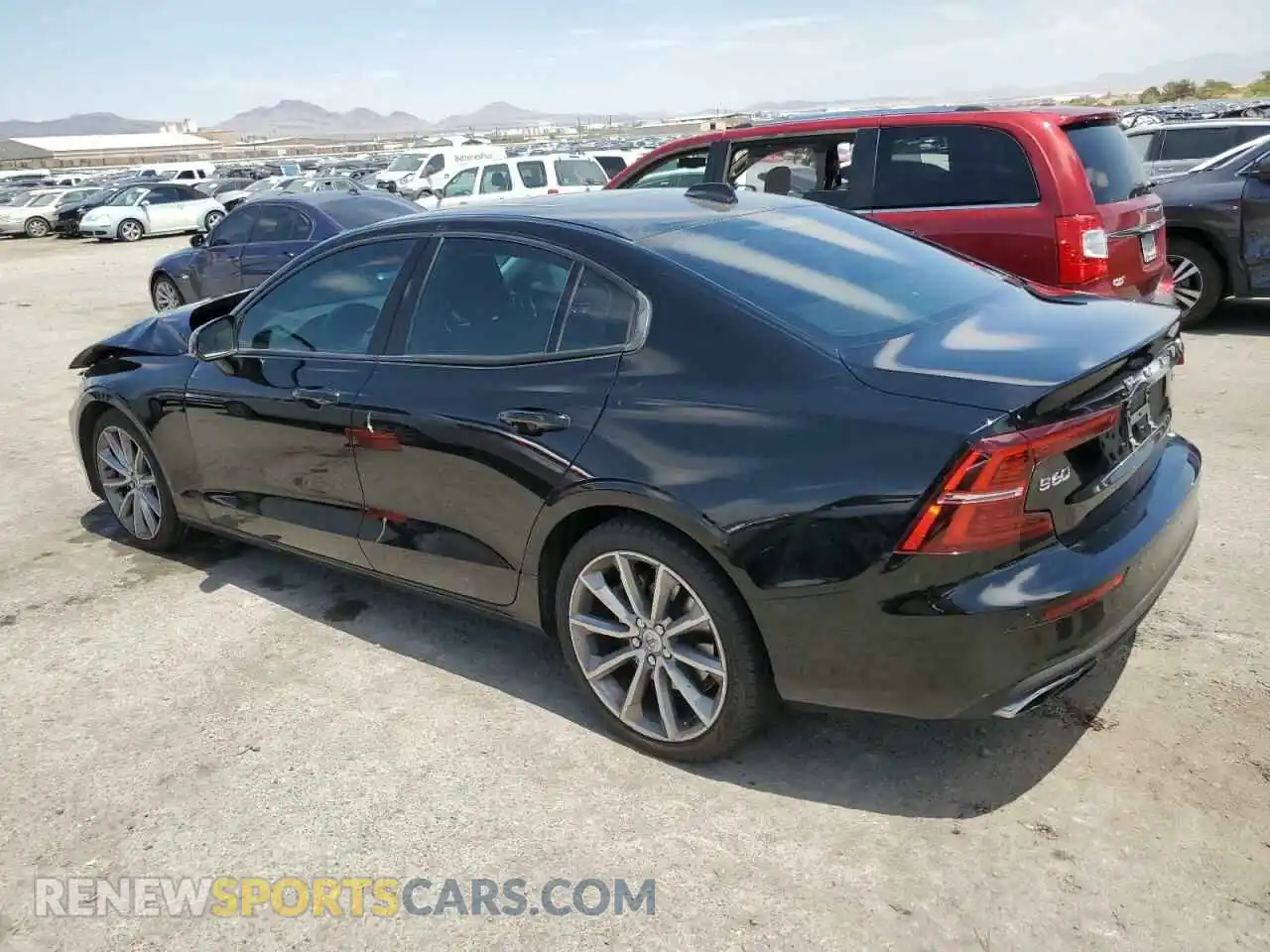 2 fotografías del automóvil dañado 7JRA22TK2KG018096 VOLVO S60 2019