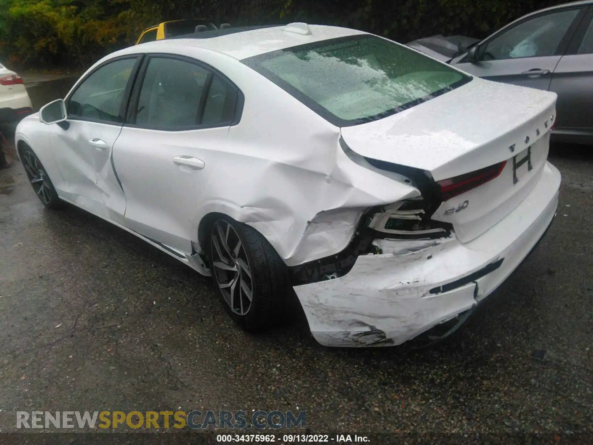 3 Фотография поврежденного автомобиля 7JRA22TK5KG015970 VOLVO S60 2019