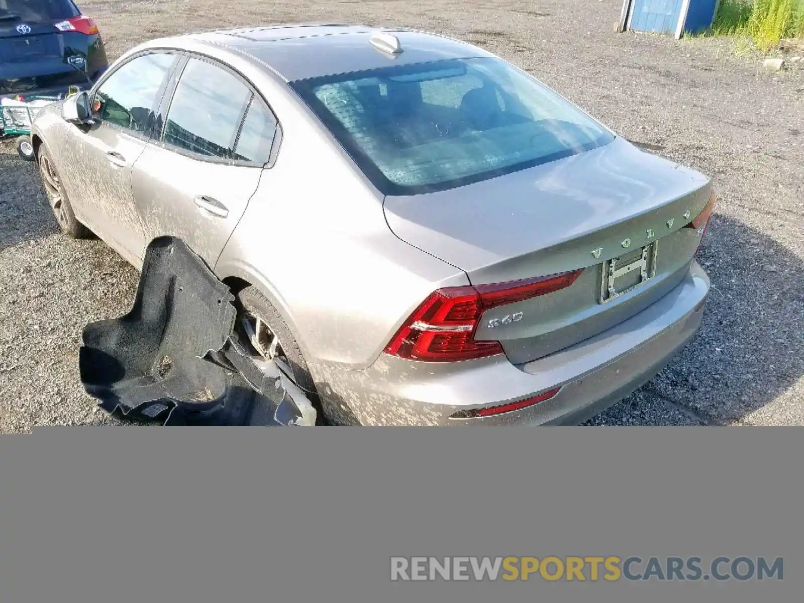 3 Photograph of a damaged car 7JRA22TK8KG003148 VOLVO S60 2019