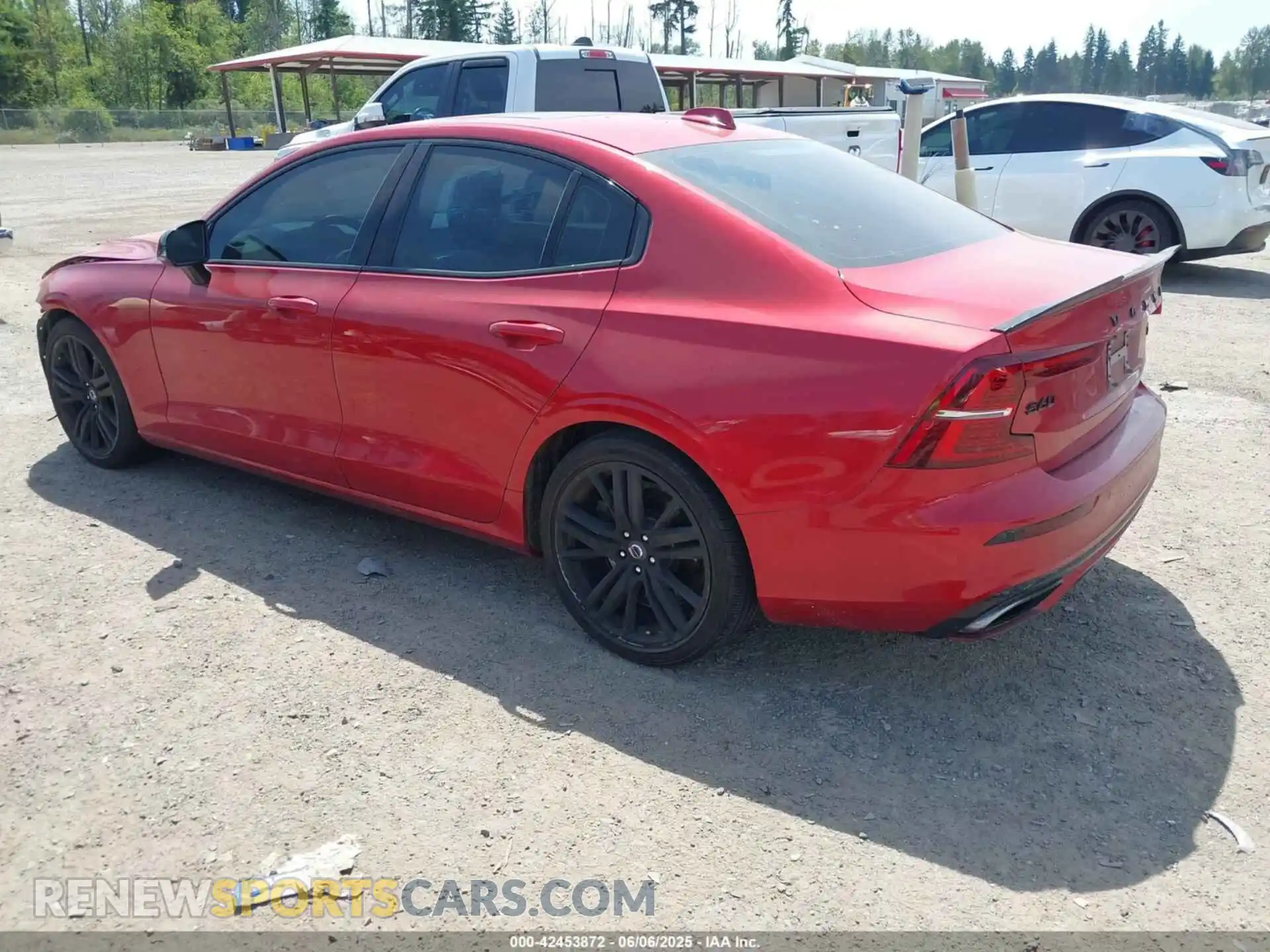3 Photograph of a damaged car 7JRA22TM5KG005151 VOLVO S60 2019