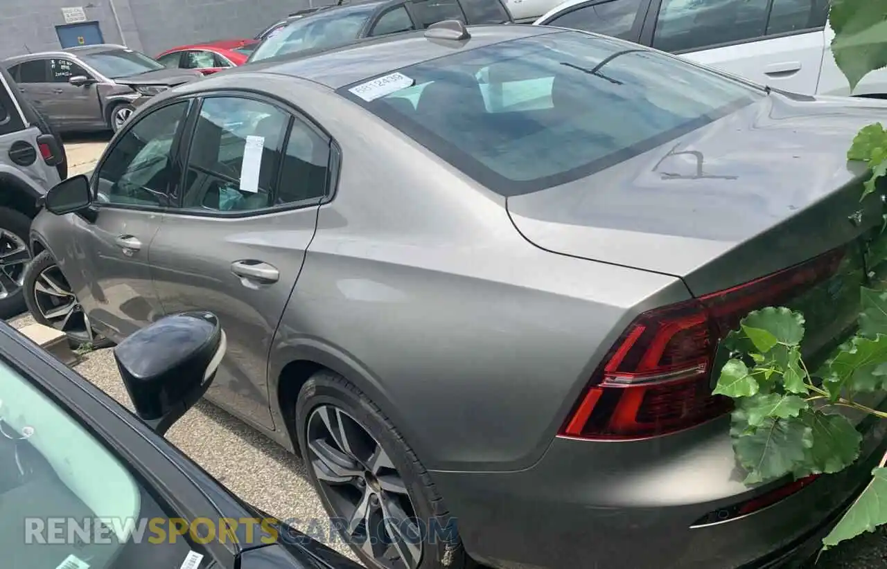 3 Photograph of a damaged car 7JRA22TM8KG015169 VOLVO S60 2019