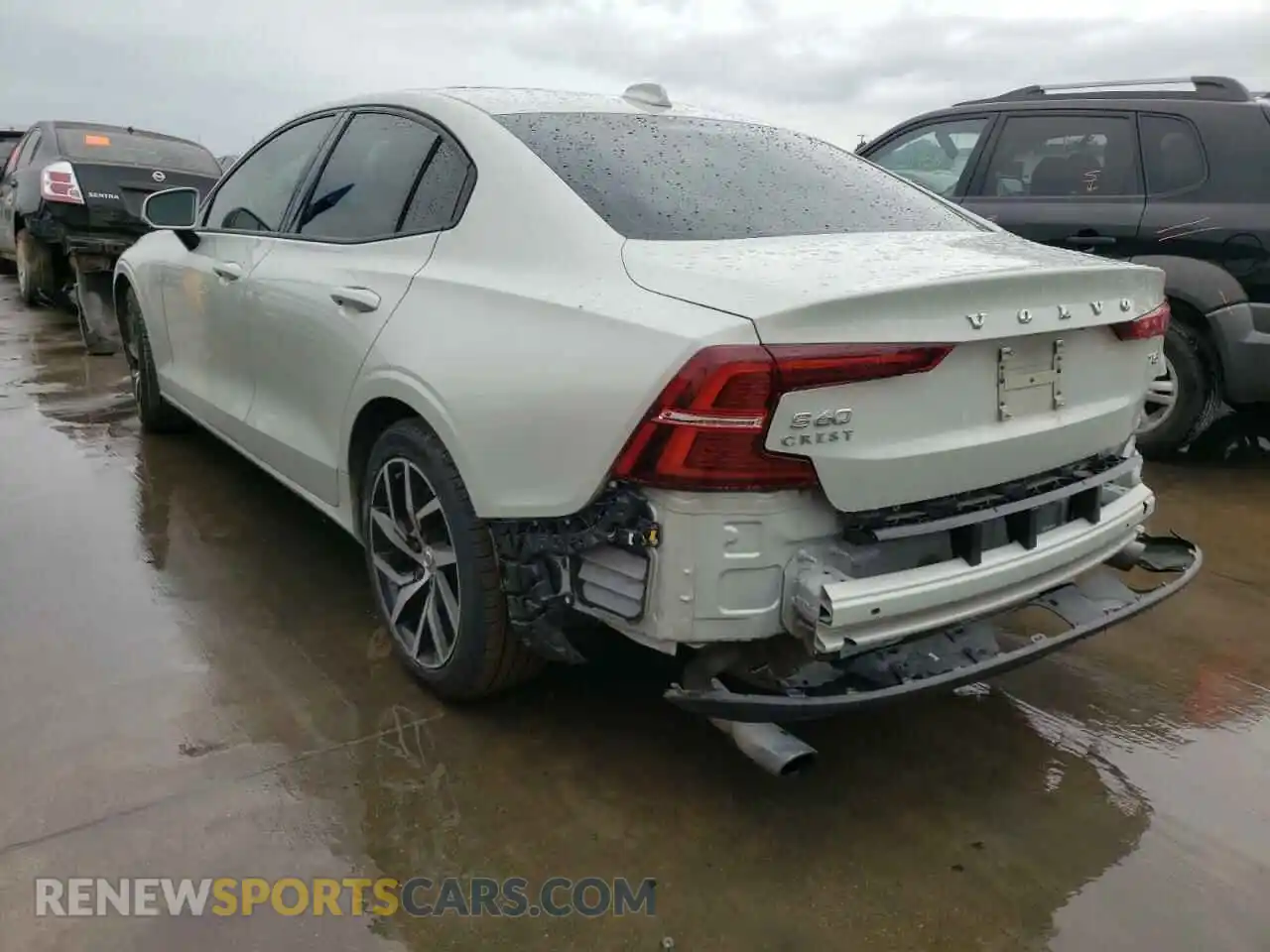 3 Photograph of a damaged car 7JR102FK2LG063218 VOLVO S60 2020