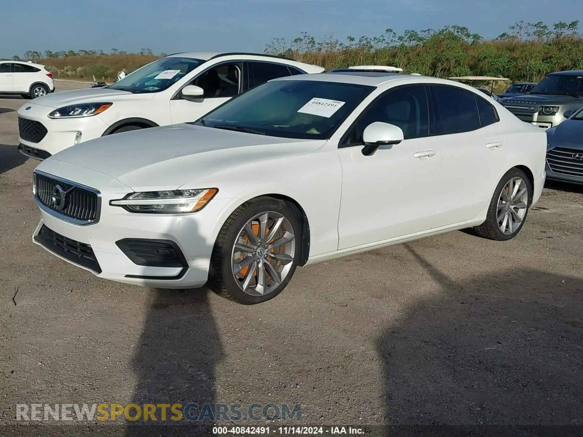 2 Photograph of a damaged car 7JR102FK4LG030981 VOLVO S60 2020