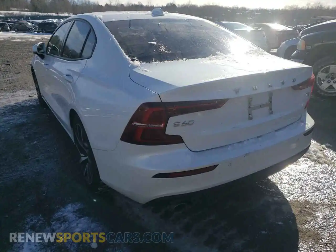3 Photograph of a damaged car 7JR102FK7LG044289 VOLVO S60 2020
