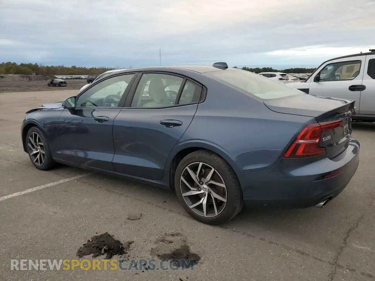 2 Photograph of a damaged car 7JR102FK9LG036954 VOLVO S60 2020