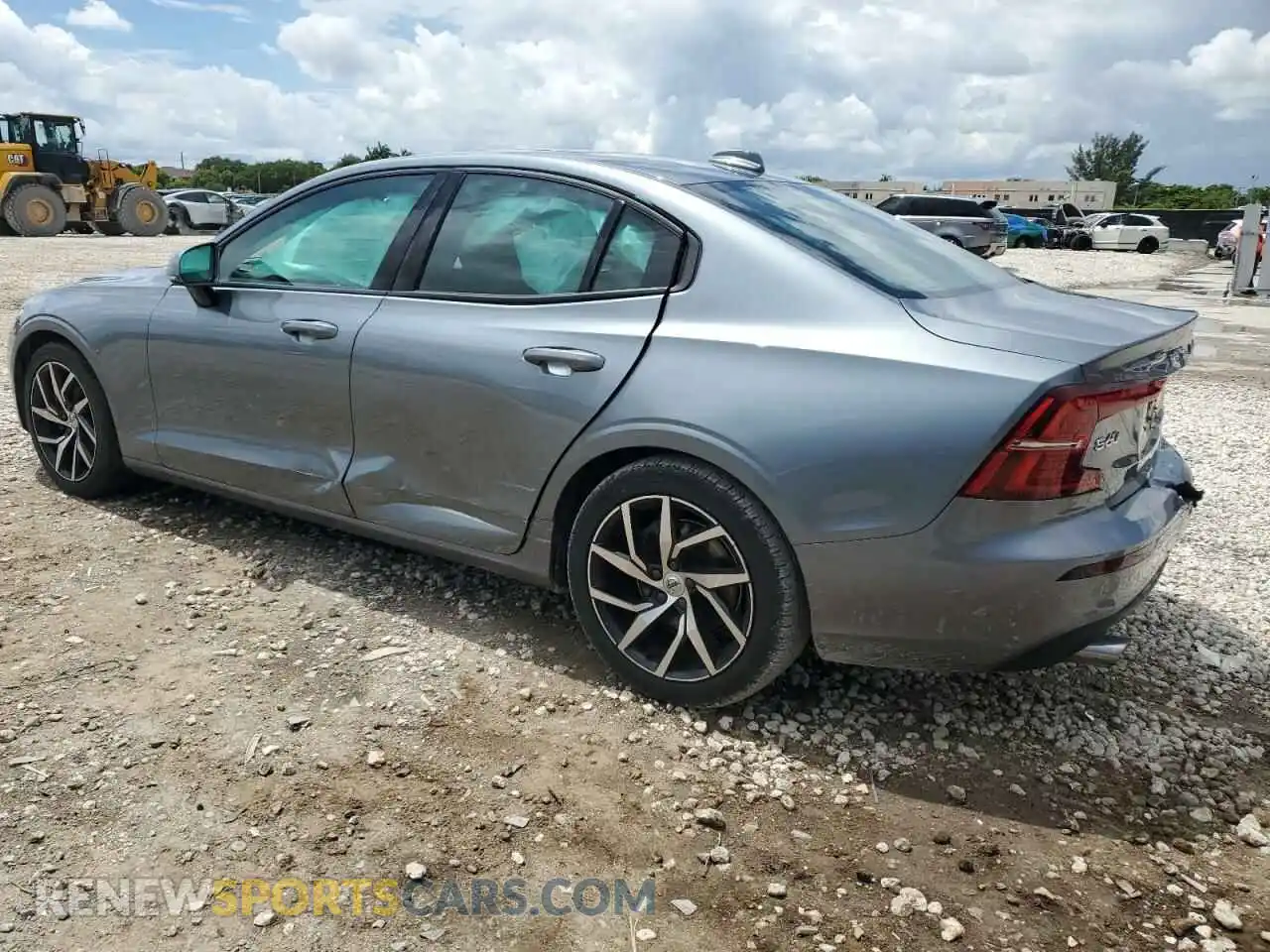 2 fotografías del automóvil dañado 7JR102FK9LG042057 VOLVO S60 2020