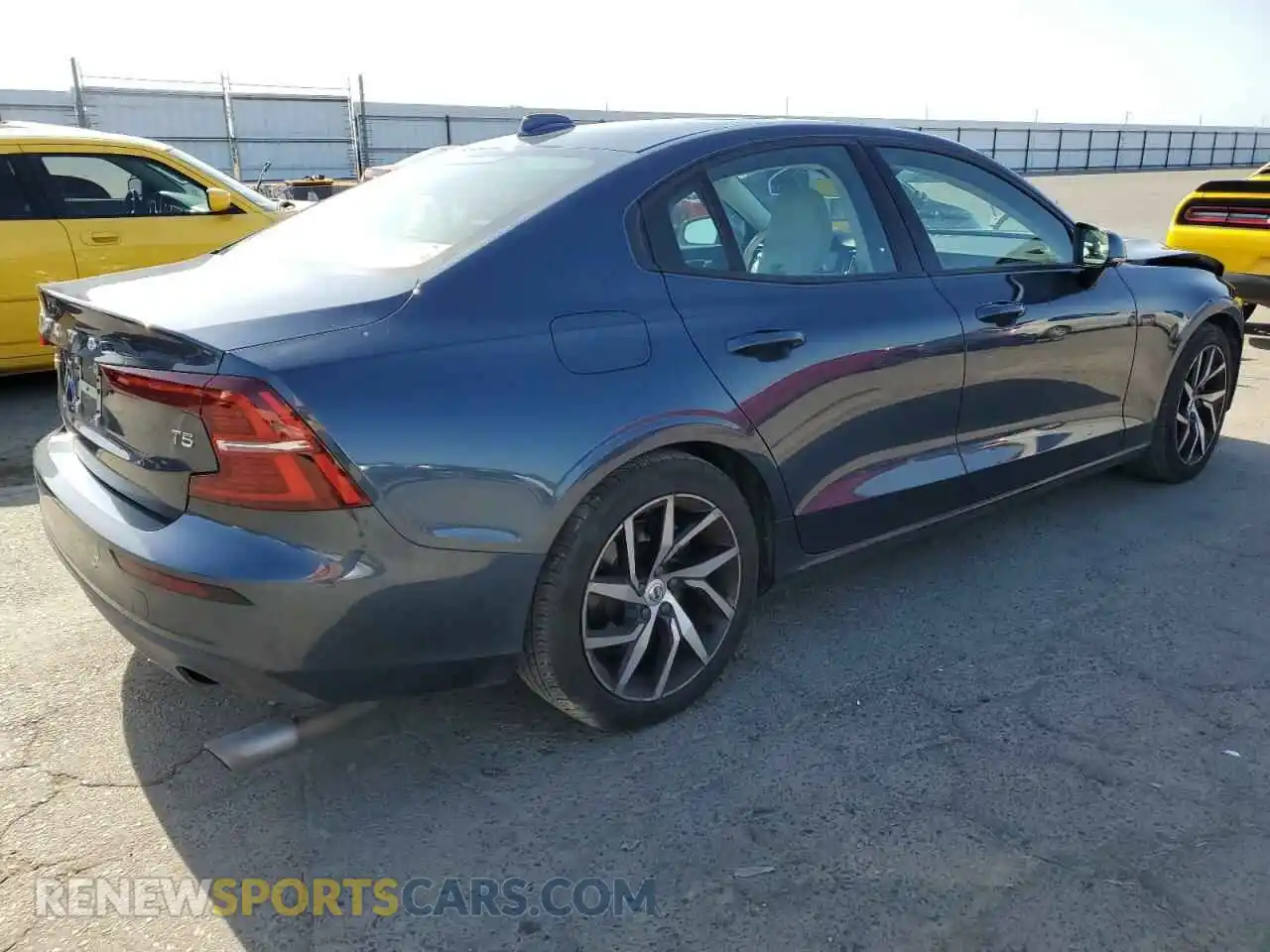 3 fotografías del automóvil dañado 7JR102FKXLG047994 VOLVO S60 2020