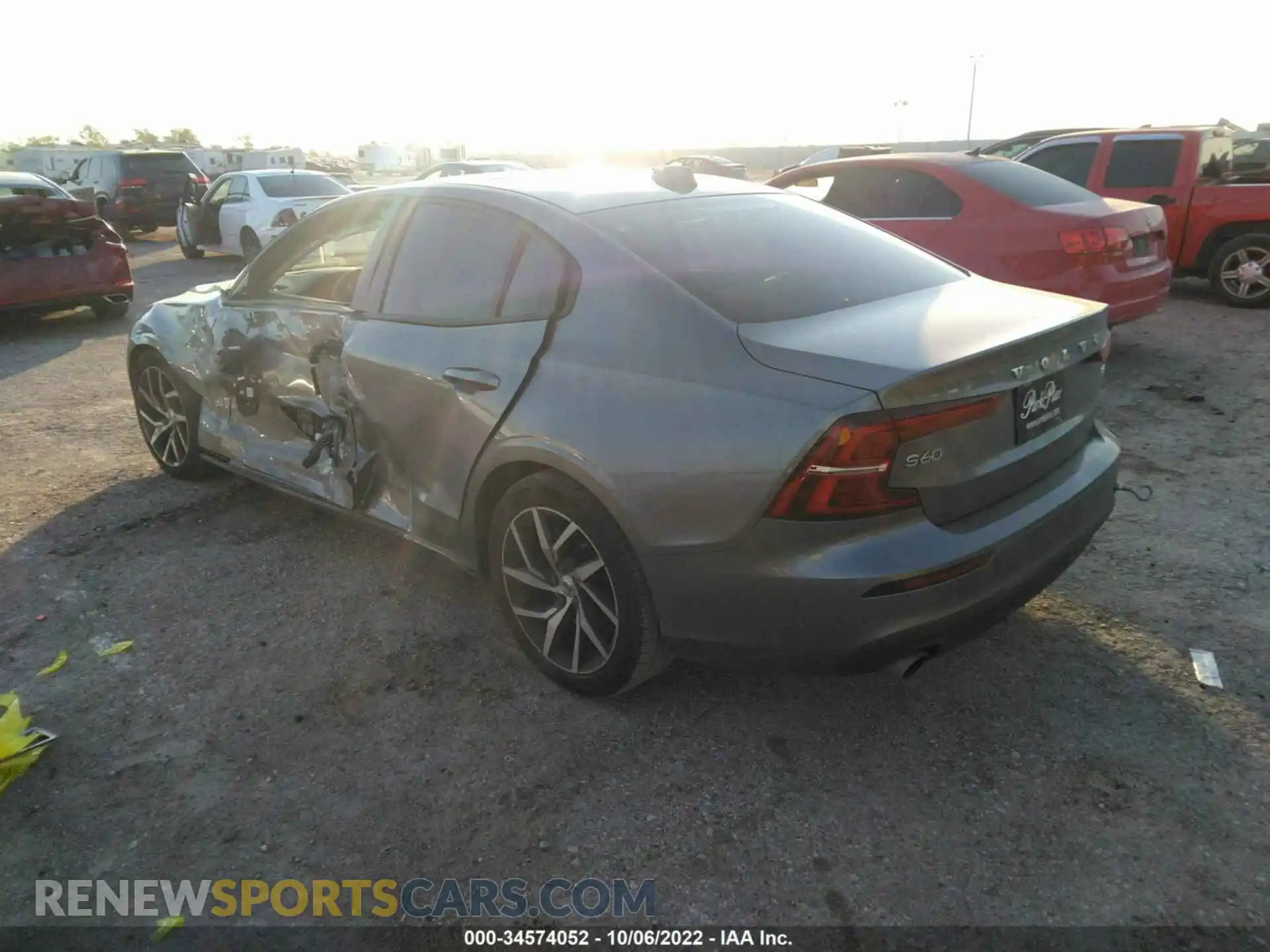 3 Фотография поврежденного автомобиля 7JR102FKXLG048059 VOLVO S60 2020