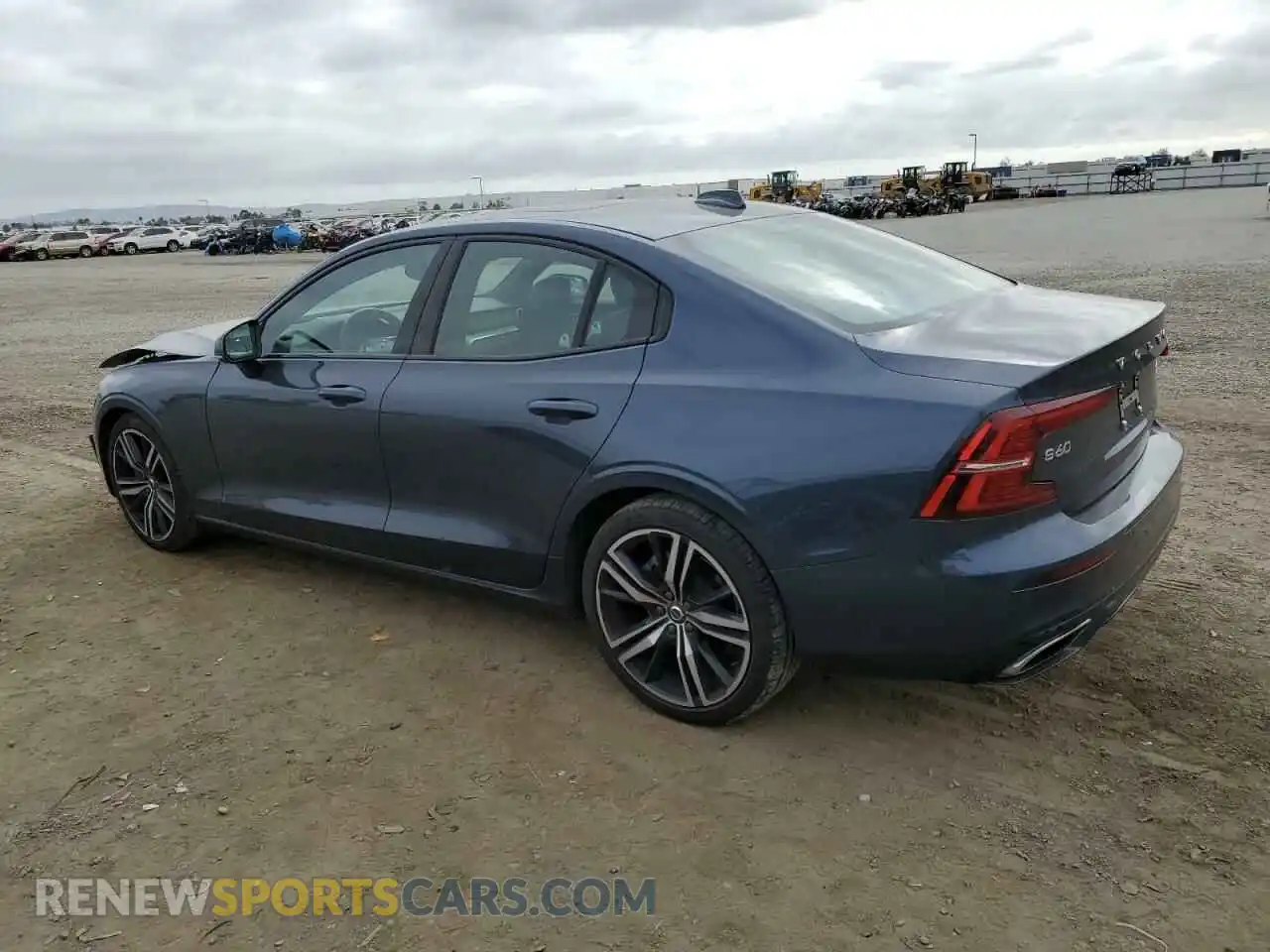 2 fotografías del automóvil dañado 7JR102FM4LG033090 VOLVO S60 2020