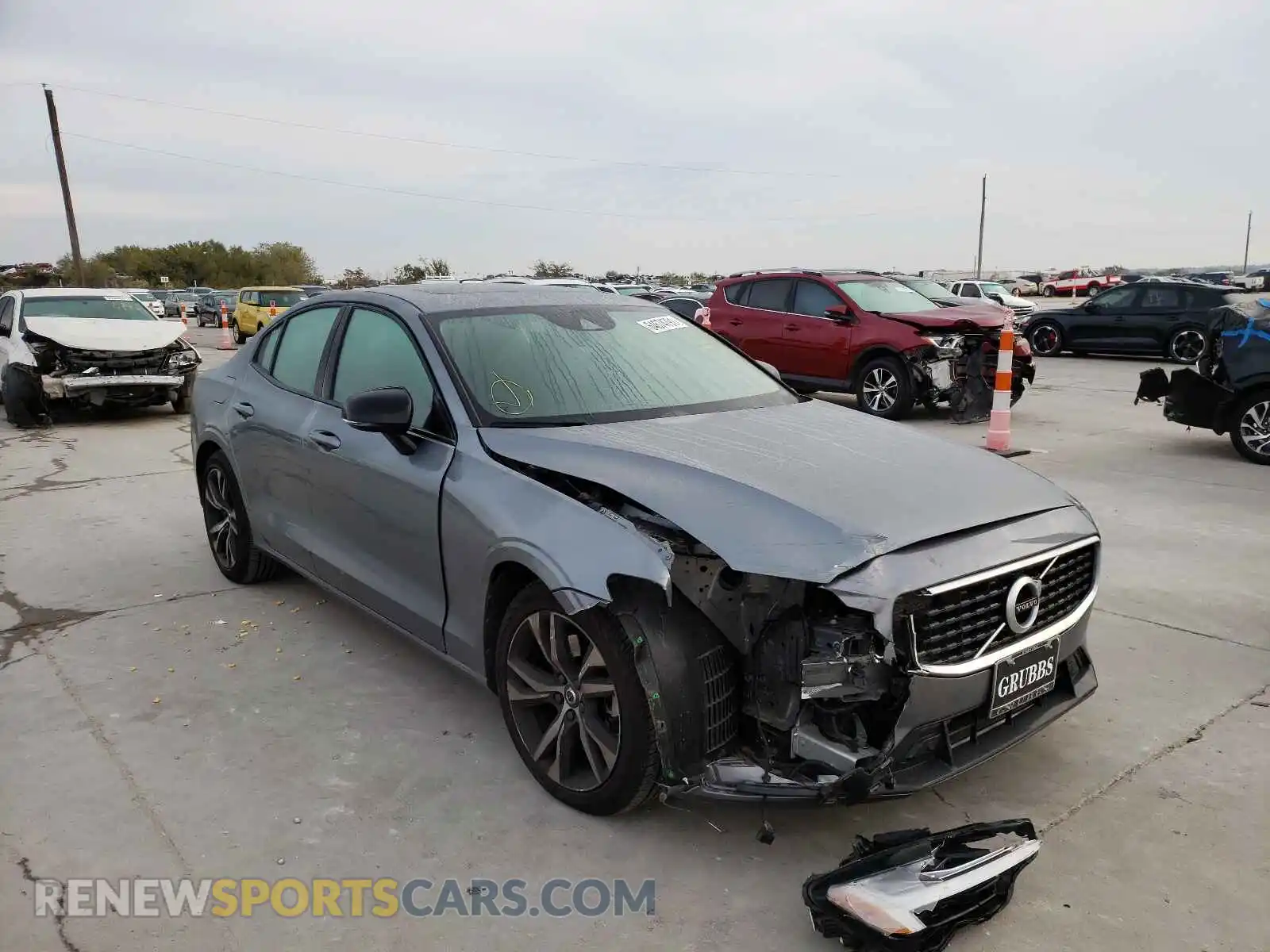 1 Photograph of a damaged car 7JR102FM5LG073100 VOLVO S60 2020