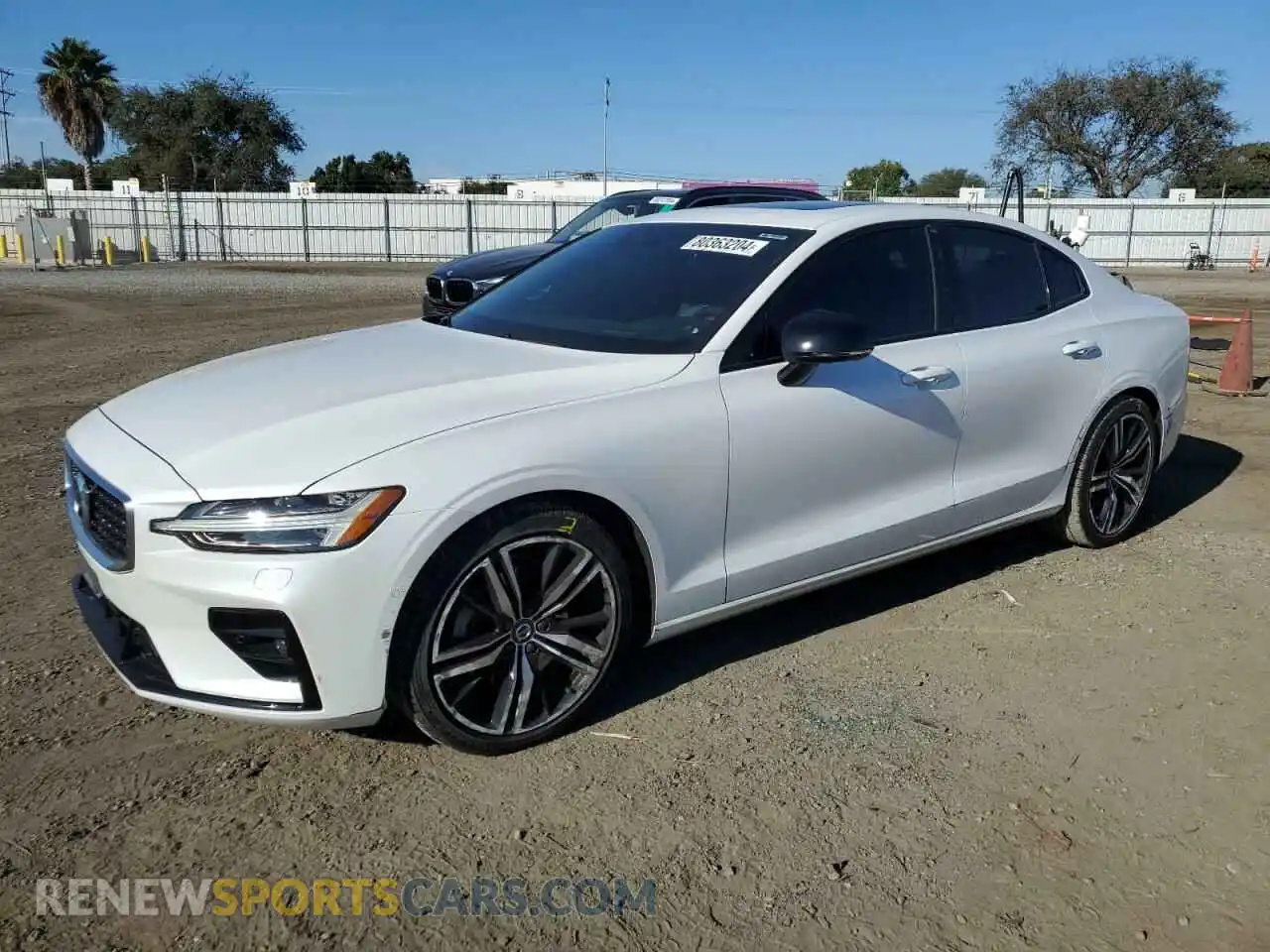 1 Photograph of a damaged car 7JR102FM6LG039277 VOLVO S60 2020