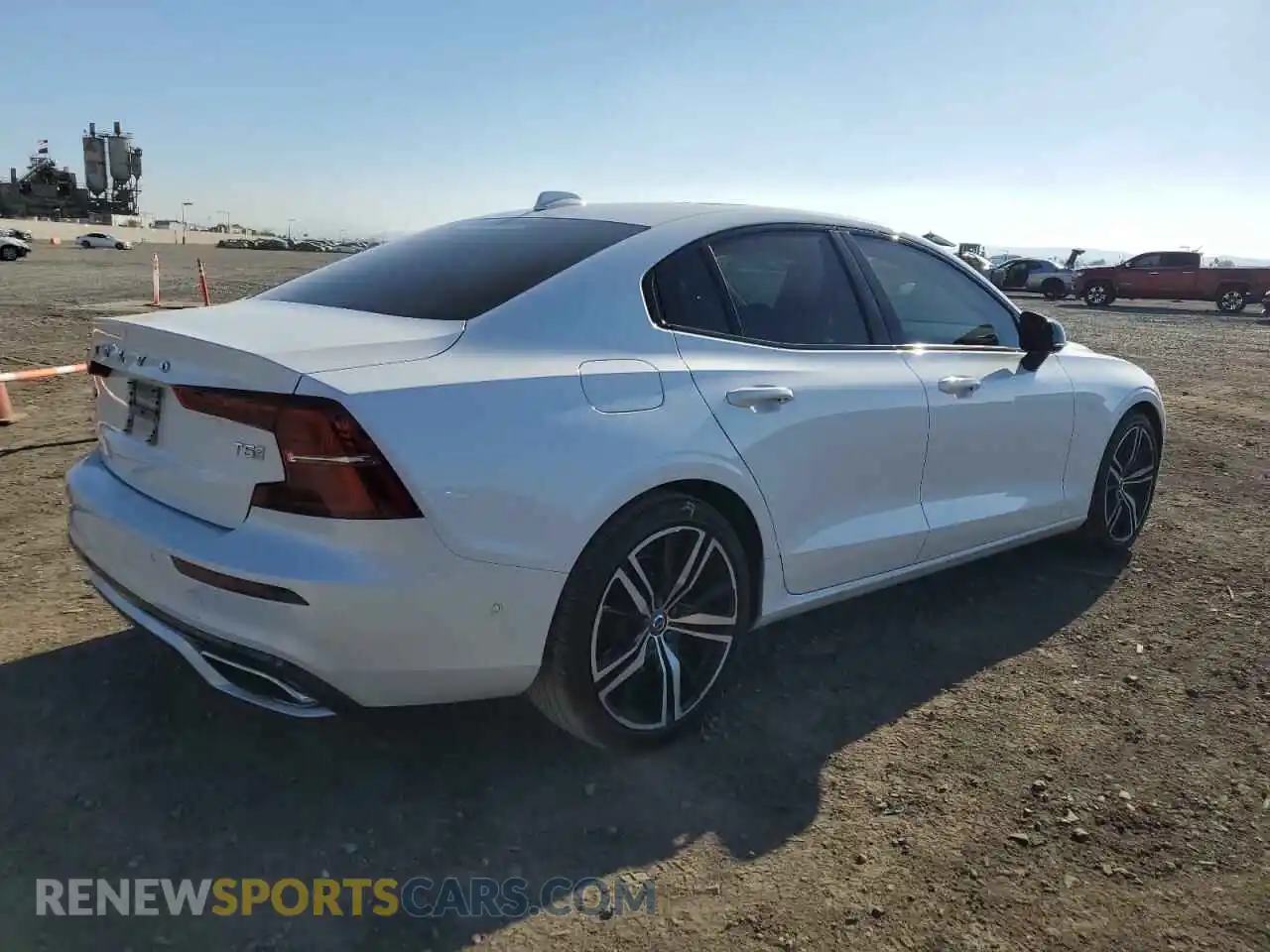3 Photograph of a damaged car 7JR102FM6LG039277 VOLVO S60 2020