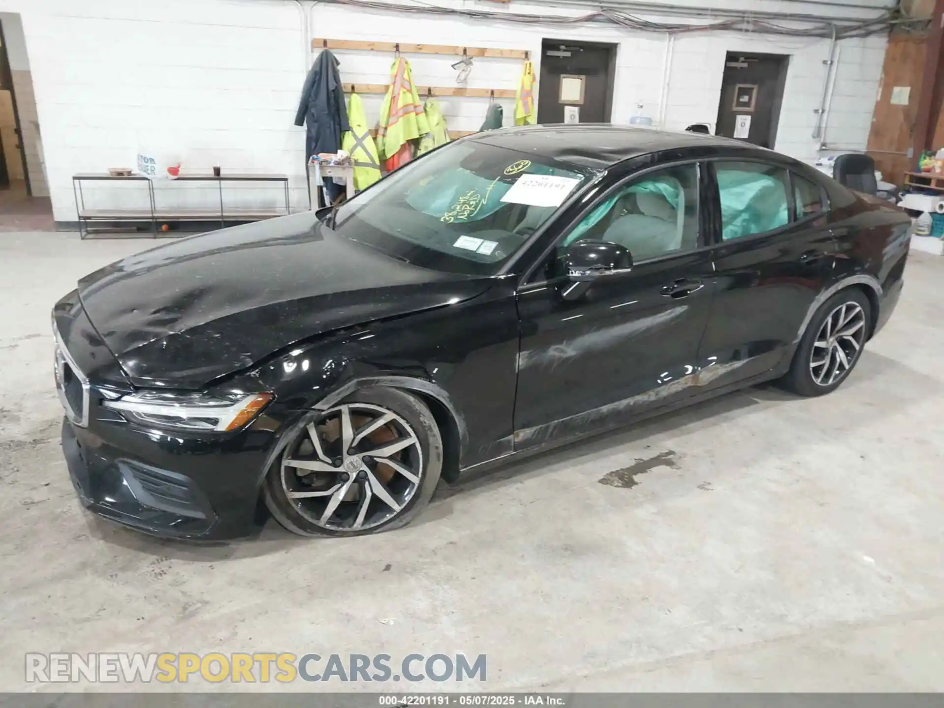 2 Фотография поврежденного автомобиля 7JRA22TK2LG037409 VOLVO S60 2020