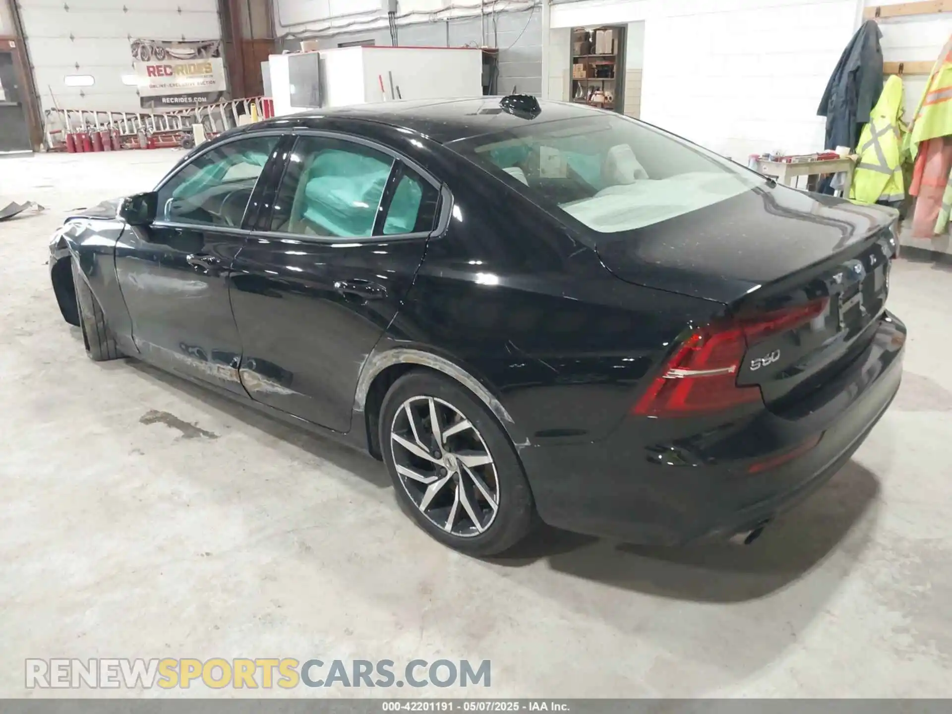 3 Фотография поврежденного автомобиля 7JRA22TK2LG037409 VOLVO S60 2020