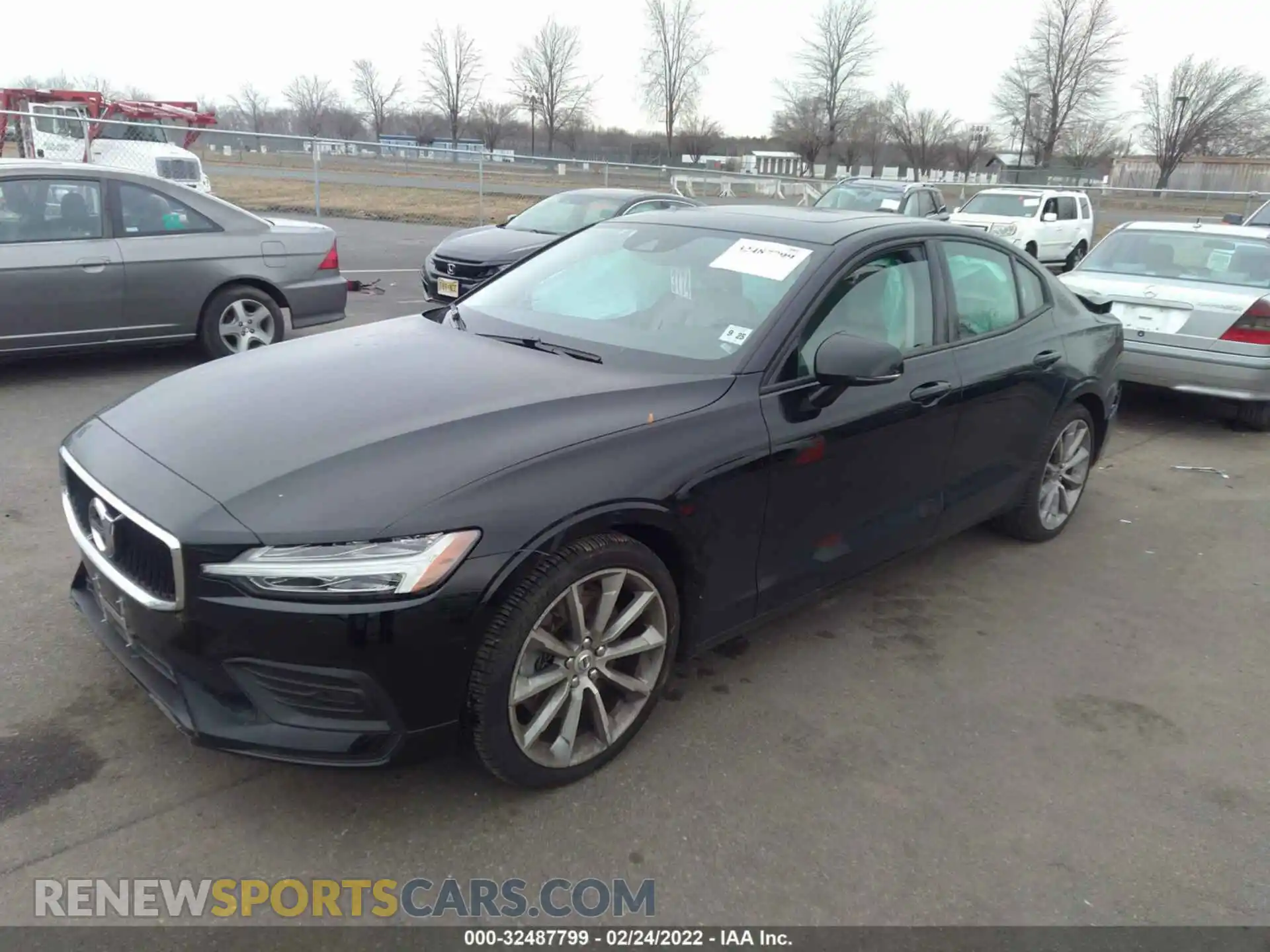 2 Photograph of a damaged car 7JRA22TK8LG048639 VOLVO S60 2020