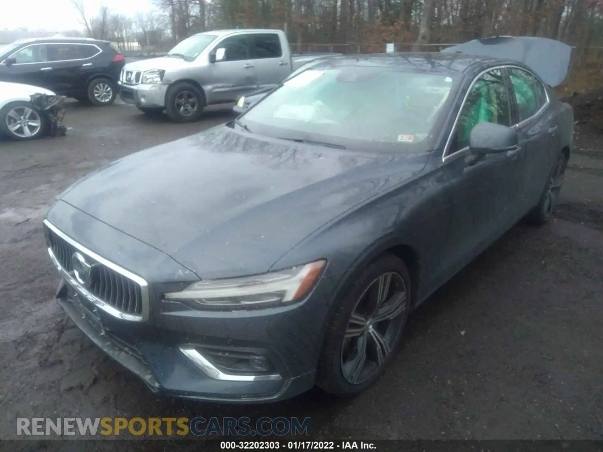2 Photograph of a damaged car 7JRA22TL2LG065106 VOLVO S60 2020