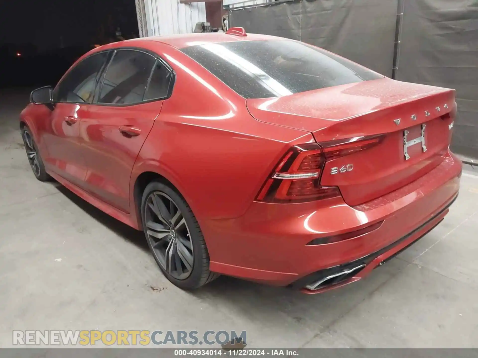 3 Photograph of a damaged car 7JRA22TM2LG049366 VOLVO S60 2020