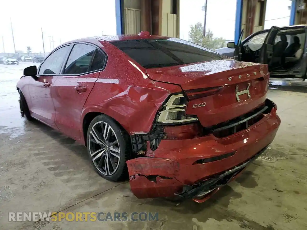 3 Photograph of a damaged car 7JRA22TM6LG037155 VOLVO S60 2020