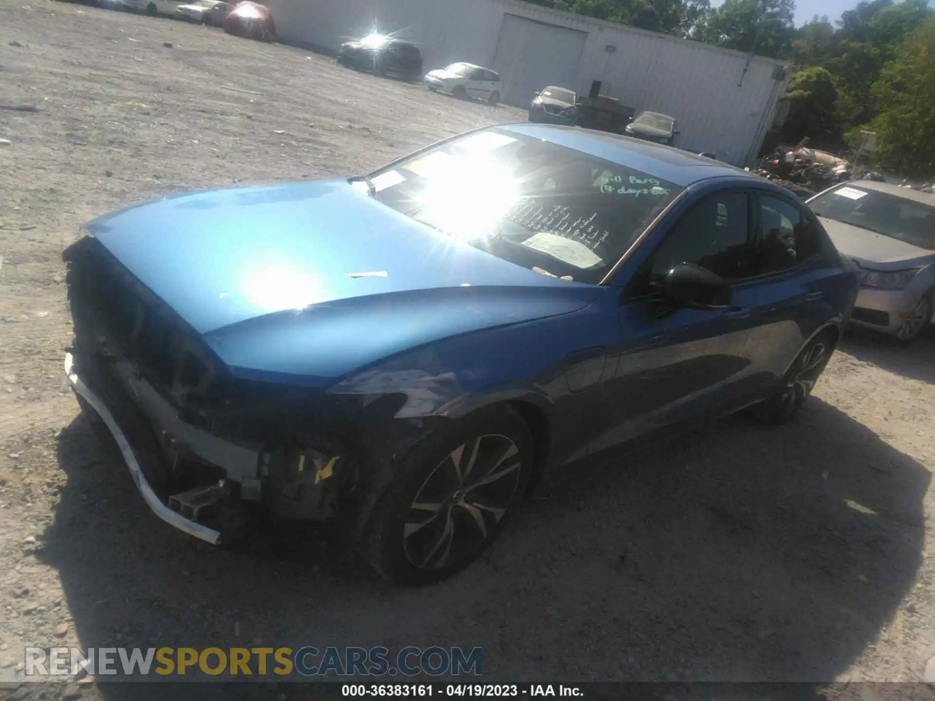 2 fotografías del automóvil dañado 7JRBR0FM4LG051295 VOLVO S60 2020