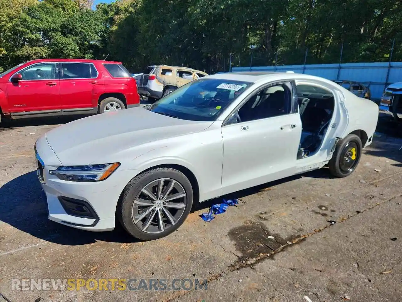 1 Photograph of a damaged car 7JR102FK1MG081775 VOLVO S60 2021