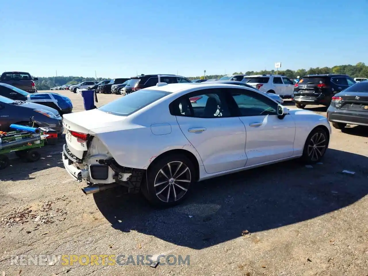3 Photograph of a damaged car 7JR102FK1MG081775 VOLVO S60 2021