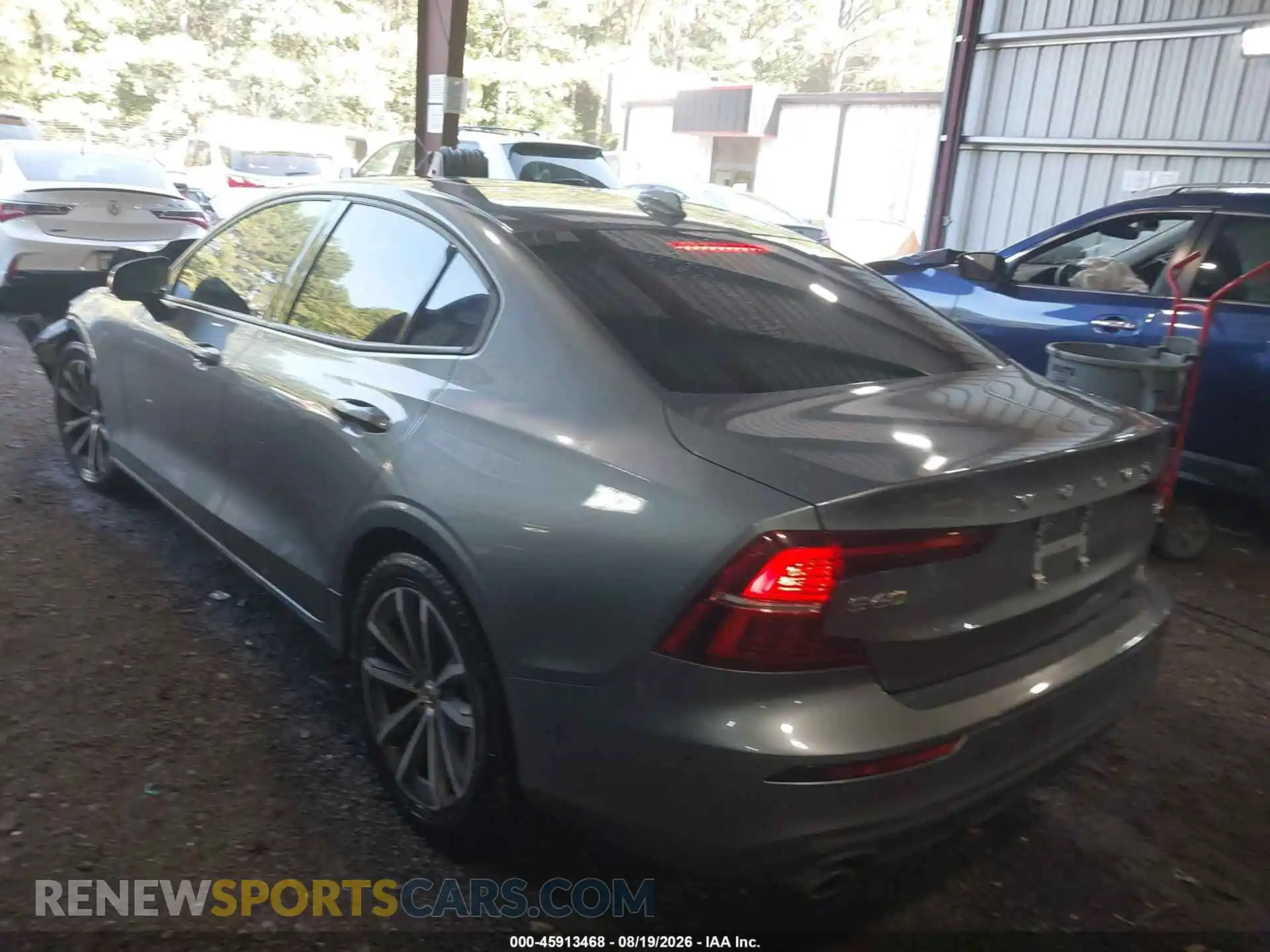 3 Photograph of a damaged car 7JR102FK2MG095409 VOLVO S60 2021