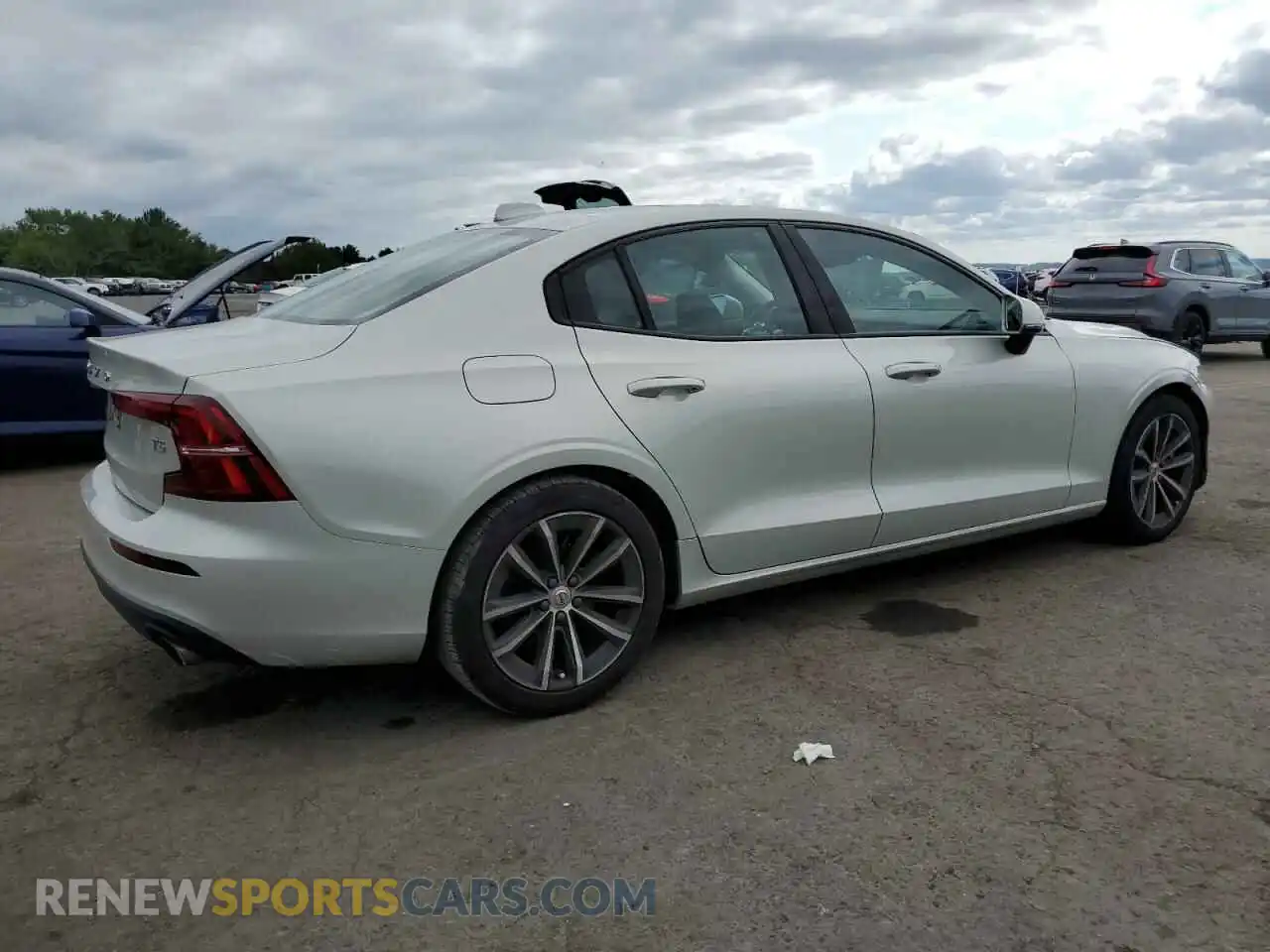 3 fotografías del automóvil dañado 7JR102FK5MG093492 VOLVO S60 2021