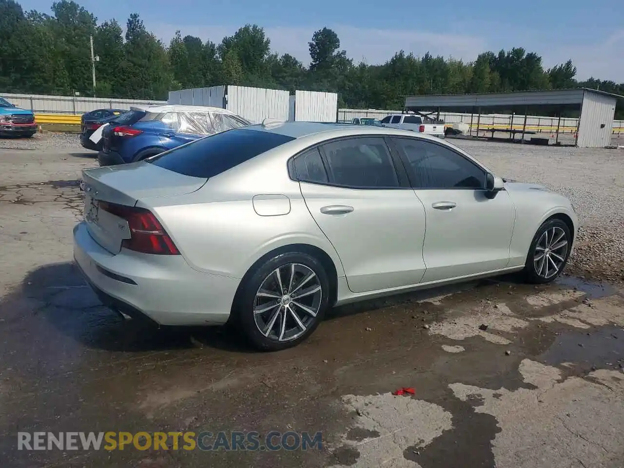 3 Photograph of a damaged car 7JR102FK5MG096487 VOLVO S60 2021