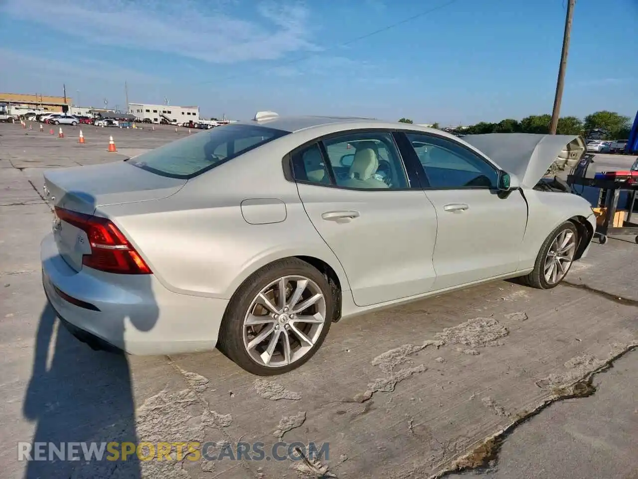 3 fotografías del automóvil dañado 7JR102FK6MG093517 VOLVO S60 2021