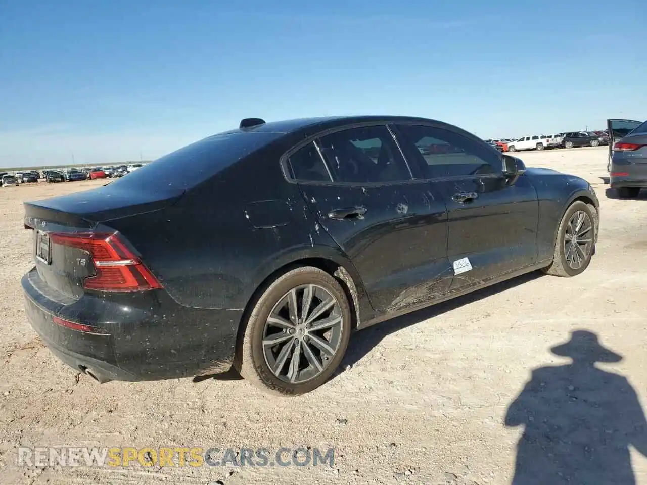 3 Photograph of a damaged car 7JR102FK8MG094040 VOLVO S60 2021