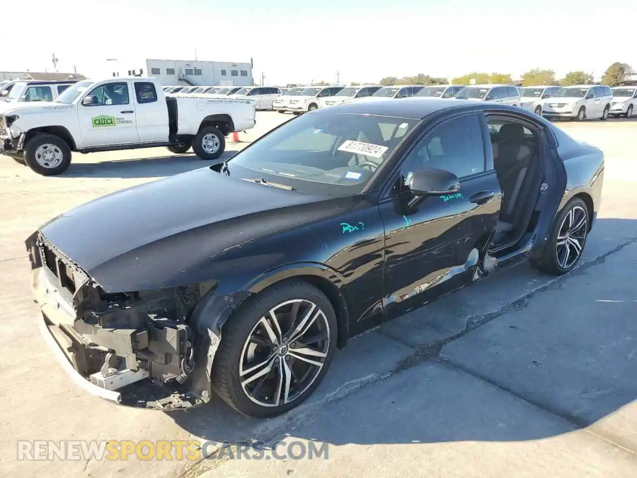 1 Photograph of a damaged car 7JR102FM4MG095686 VOLVO S60 2021