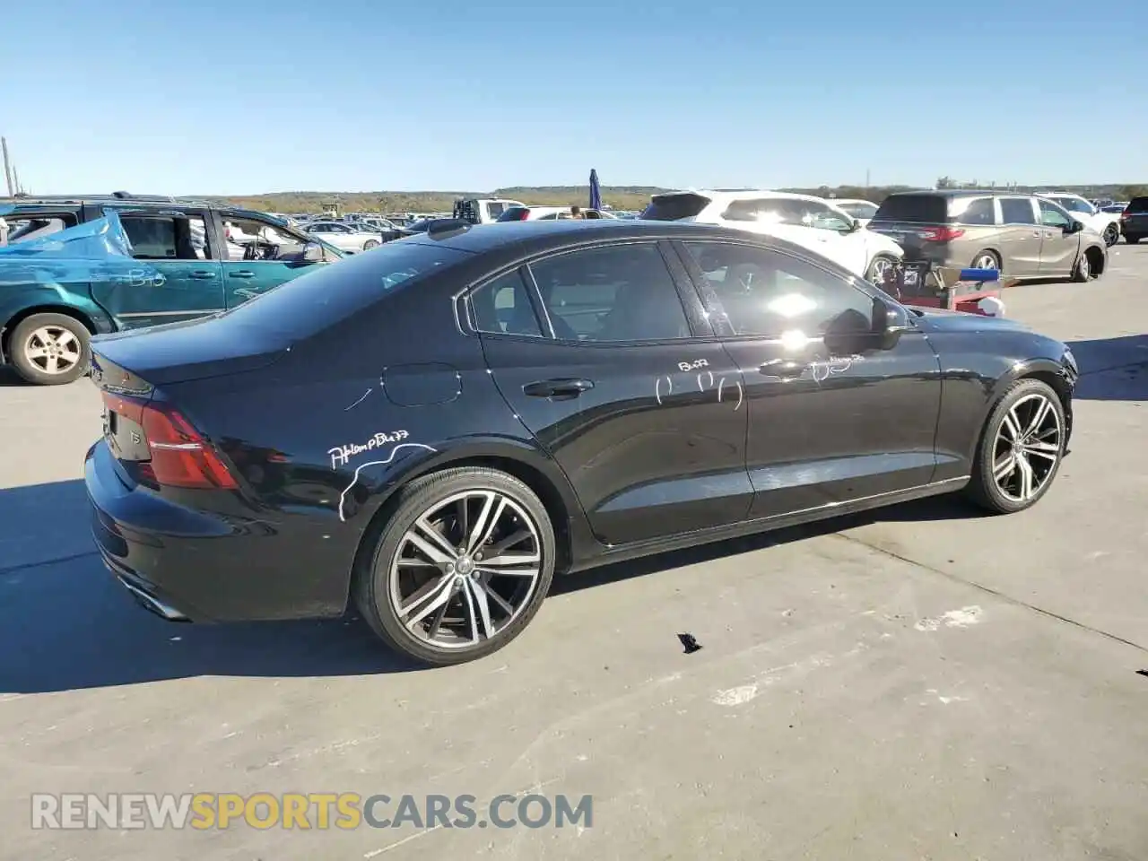 3 Photograph of a damaged car 7JR102FM4MG095686 VOLVO S60 2021