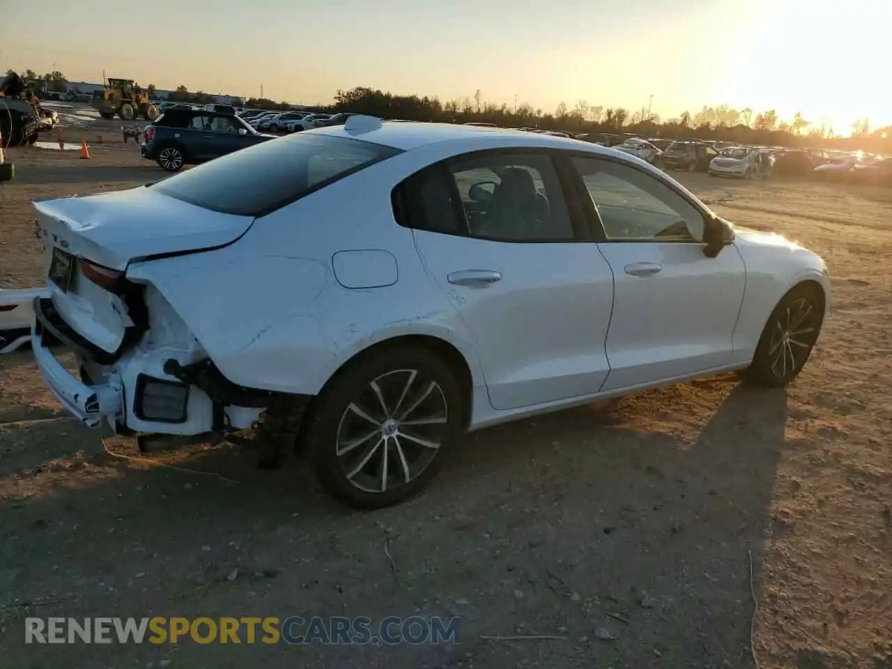 3 Photograph of a damaged car 7JR102FZ0MG118375 VOLVO S60 2021