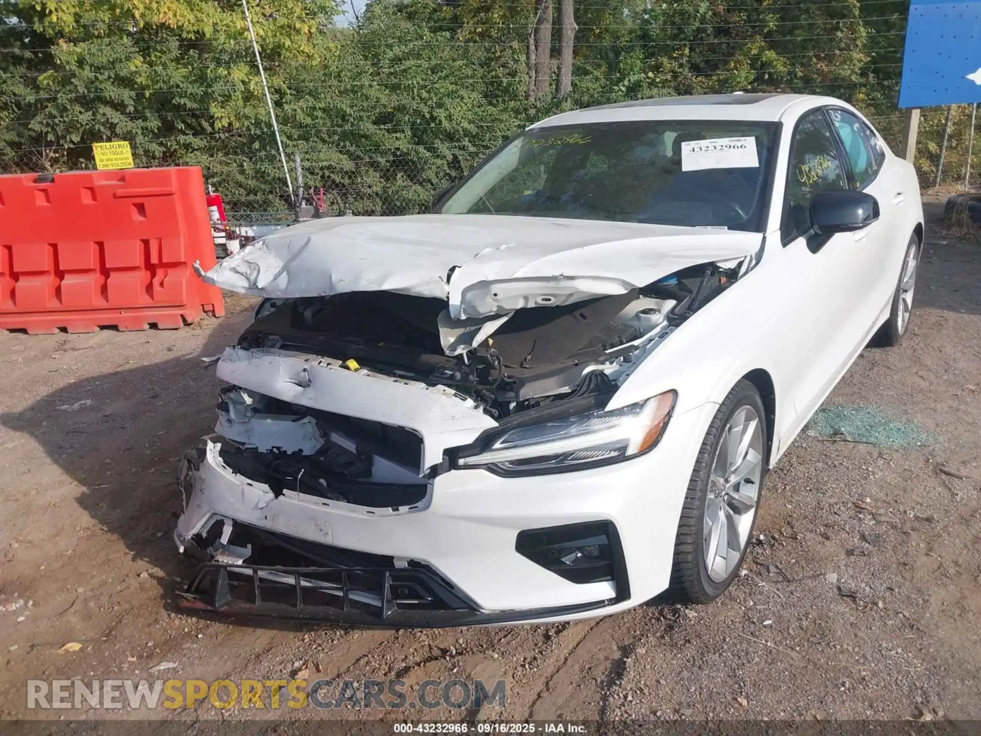 2 Photograph of a damaged car 7JR102FZ1MG108776 VOLVO S60 2021