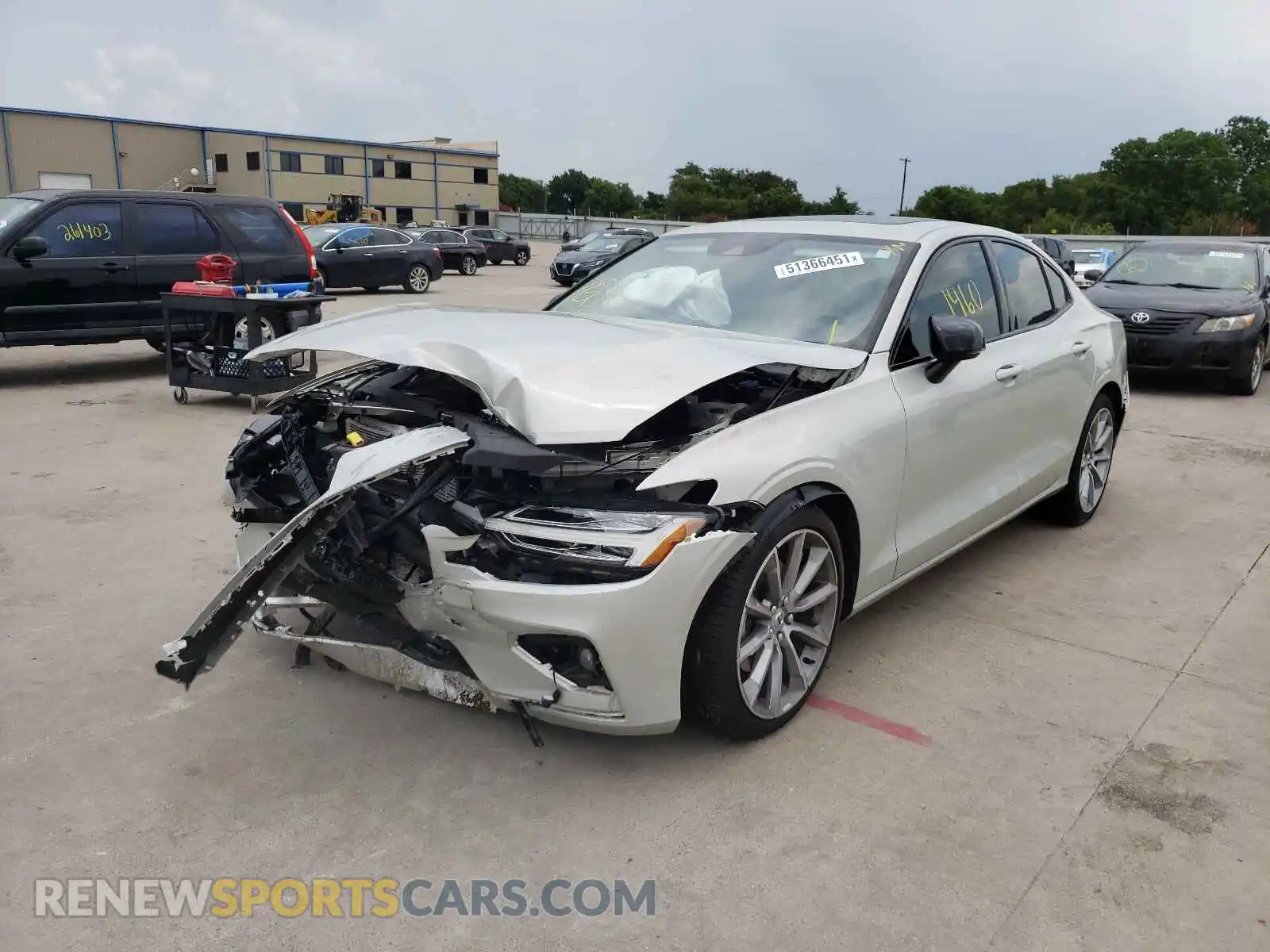 2 Photograph of a damaged car 7JR102FZ2MG118801 VOLVO S60 2021