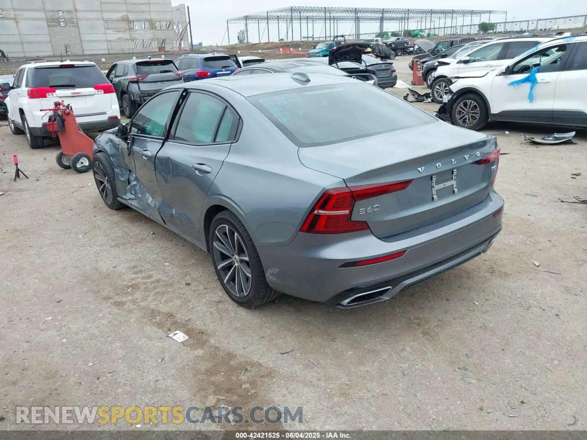 3 Photograph of a damaged car 7JR102FZ4MG108934 VOLVO S60 2021