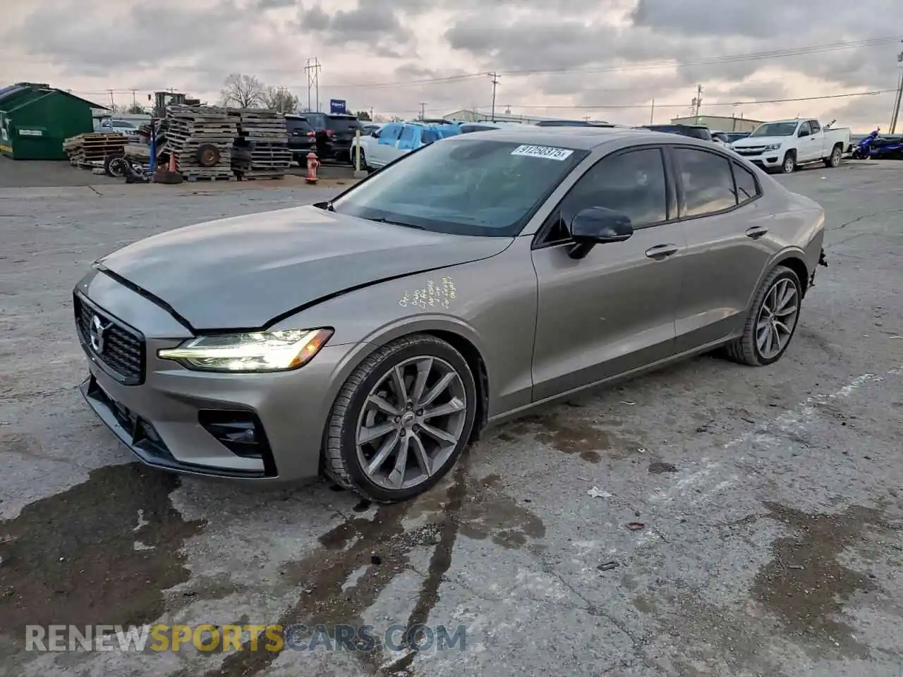 1 Photograph of a damaged car 7JR102FZ4MG118346 VOLVO S60 2021